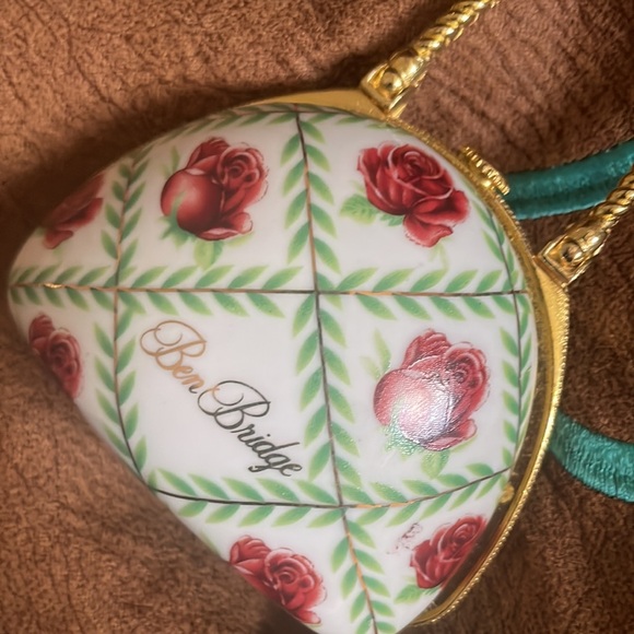 Ben Bridge 2006 Porcelain and Gold floral Purse. - Picture 9 of 10